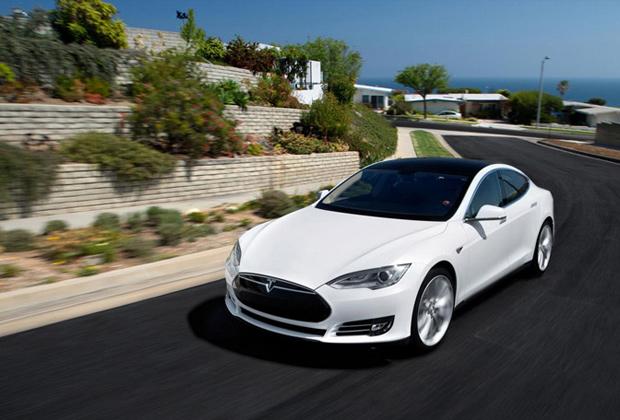 Cover Image for Tesla met à l'honneur son système Autopilot